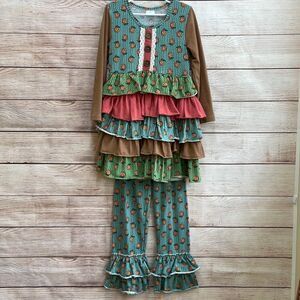 ‎RUFFLE TOP AND PANT SET